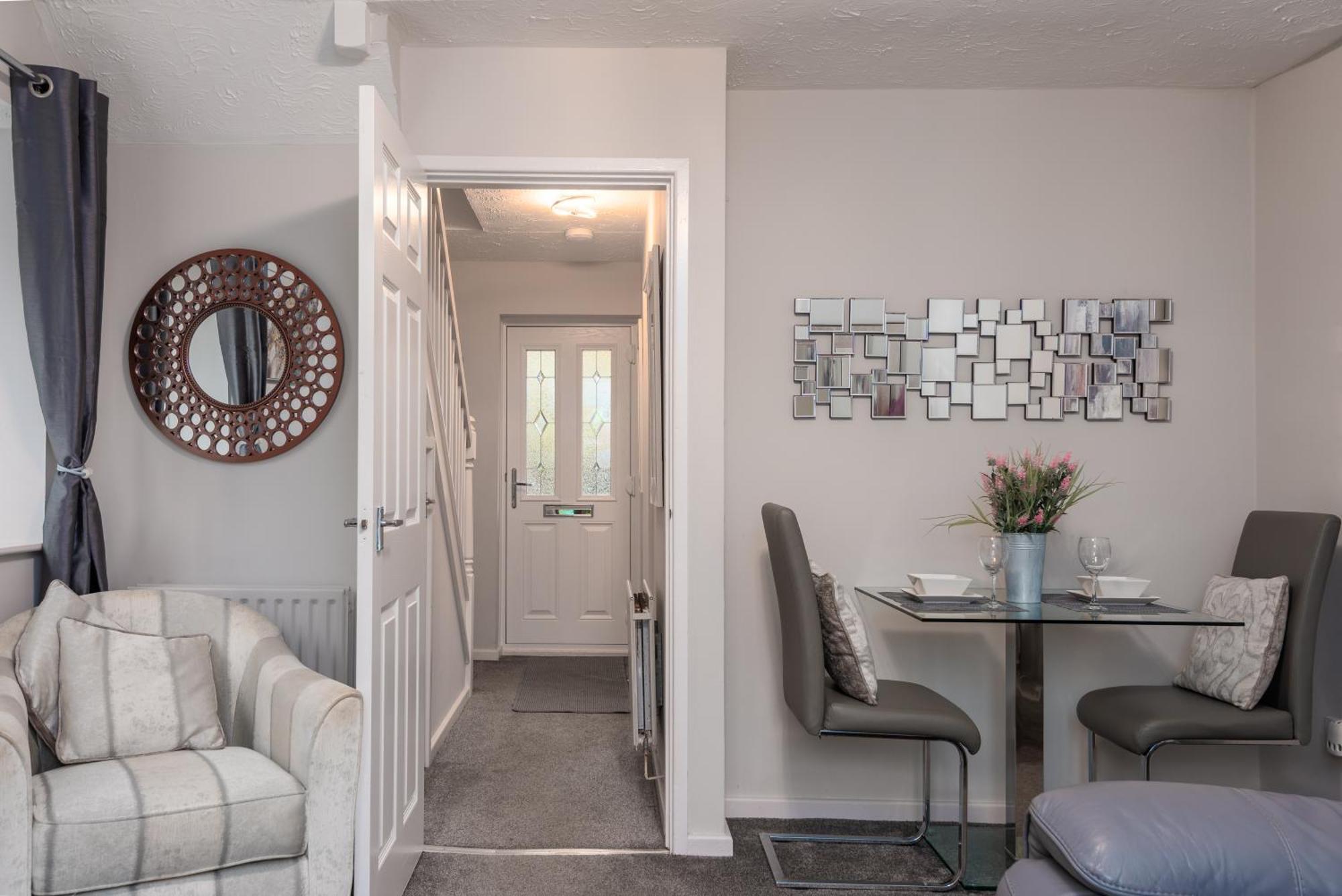 Worcester Fabulous Cherry Tree Mews Self Check In Dogs Welcome By Prior Arrangement , 2 Double Bedrooms ,Super Fast Wi-Fi, With Free Off Road Parking For 2 Vehicles Near Royal Hospital And Woodland Walks Buitenkant foto