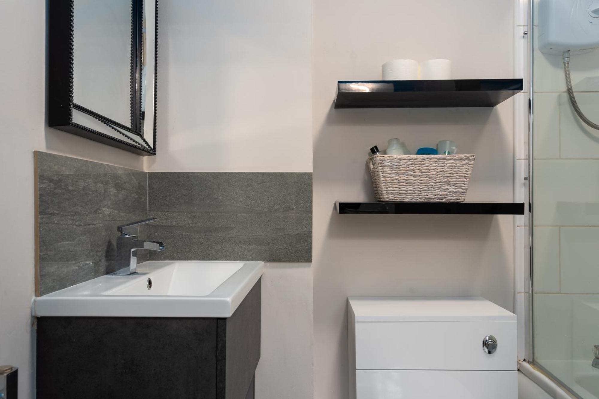 Worcester Fabulous Cherry Tree Mews Self Check In Dogs Welcome By Prior Arrangement , 2 Double Bedrooms ,Super Fast Wi-Fi, With Free Off Road Parking For 2 Vehicles Near Royal Hospital And Woodland Walks Buitenkant foto